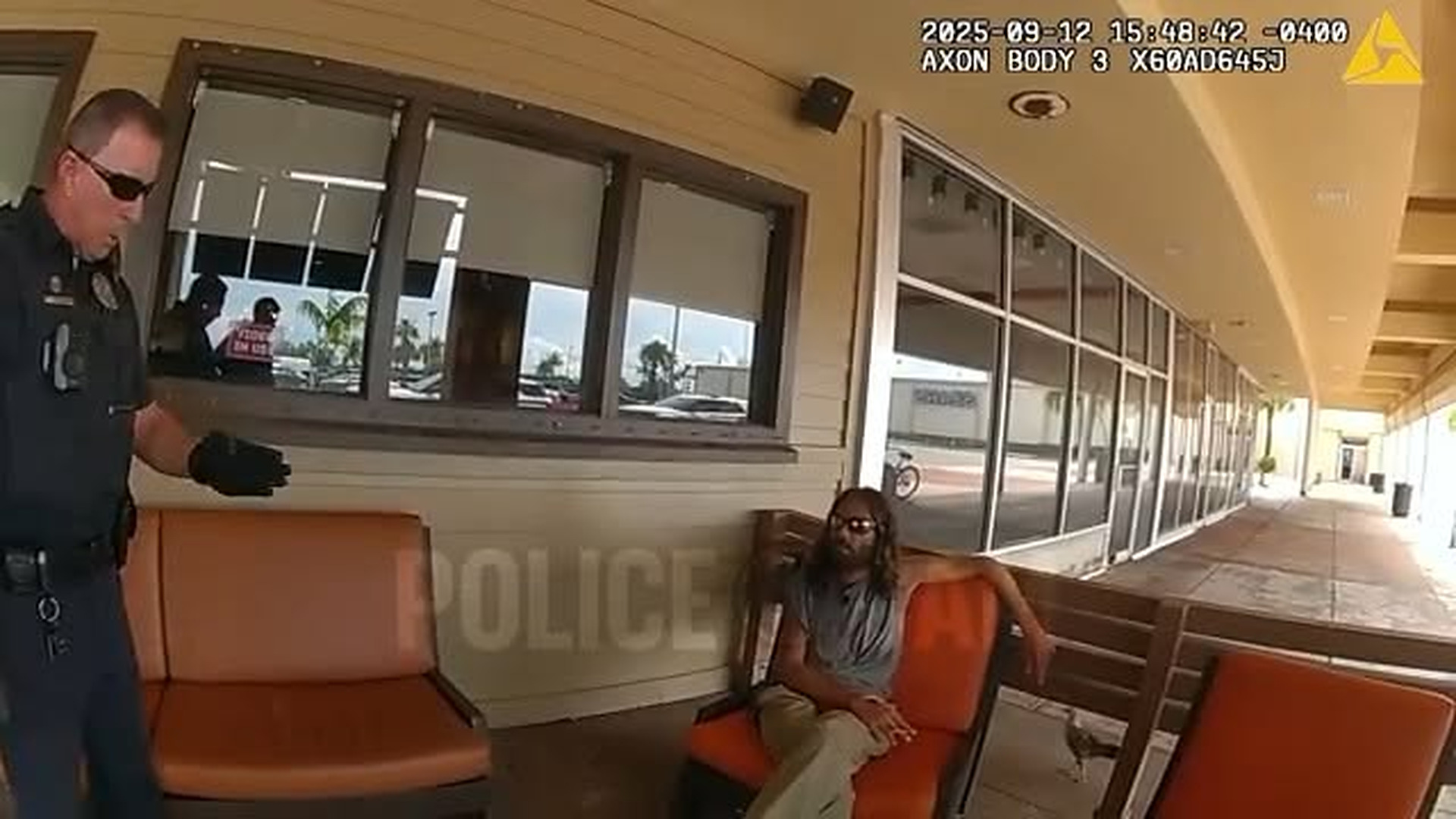 H1710023_Man Refuses to Leave Outback Steakhouse, Meets No-Nonsense Cop. | Nightline Capture